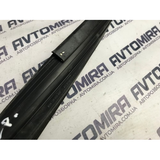 Уплотнитель дверей передних левых Fiat Punto 2005-2018 51738795
